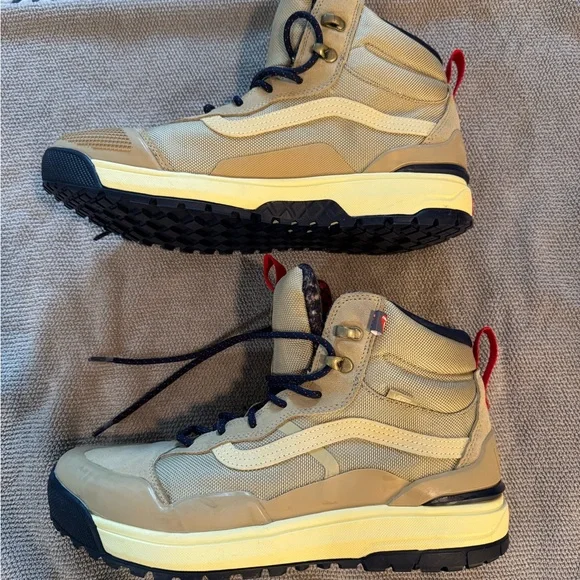 Vans MTE Ultra Range Boots - Picture 2 of 5